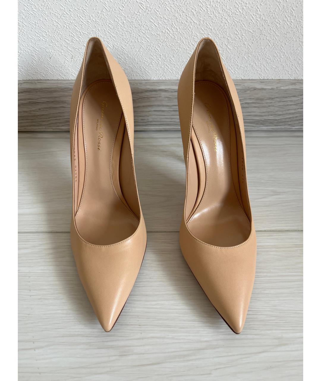 GIANVITO ROSSI Бежевые кожаные туфли, фото 2