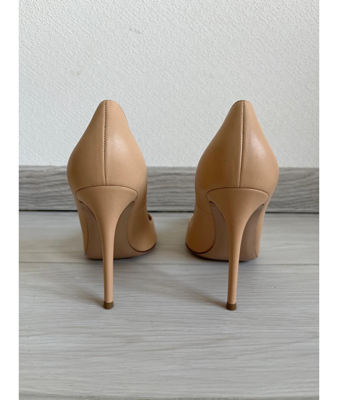 GIANVITO ROSSI Бежевые кожаные туфли, фото 4