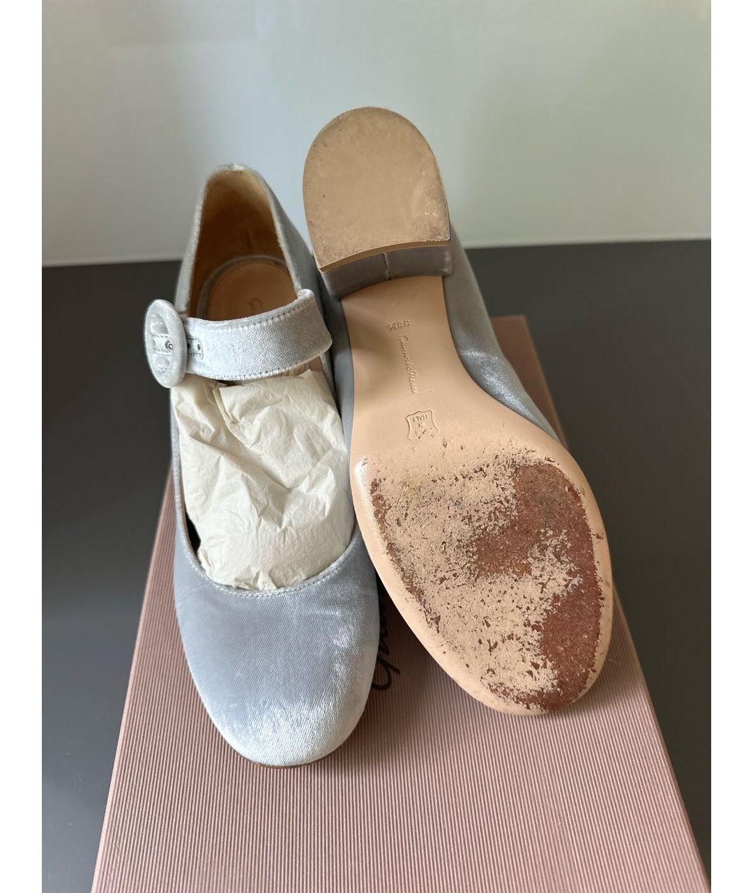 GIANVITO ROSSI Серые бархатные свадебные туфли на низком каблуке, фото 5