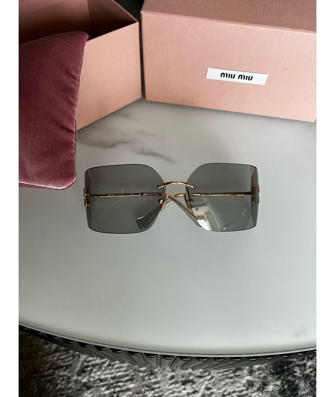 MIU MIU Серые пластиковые солнцезащитные очки, фото 3