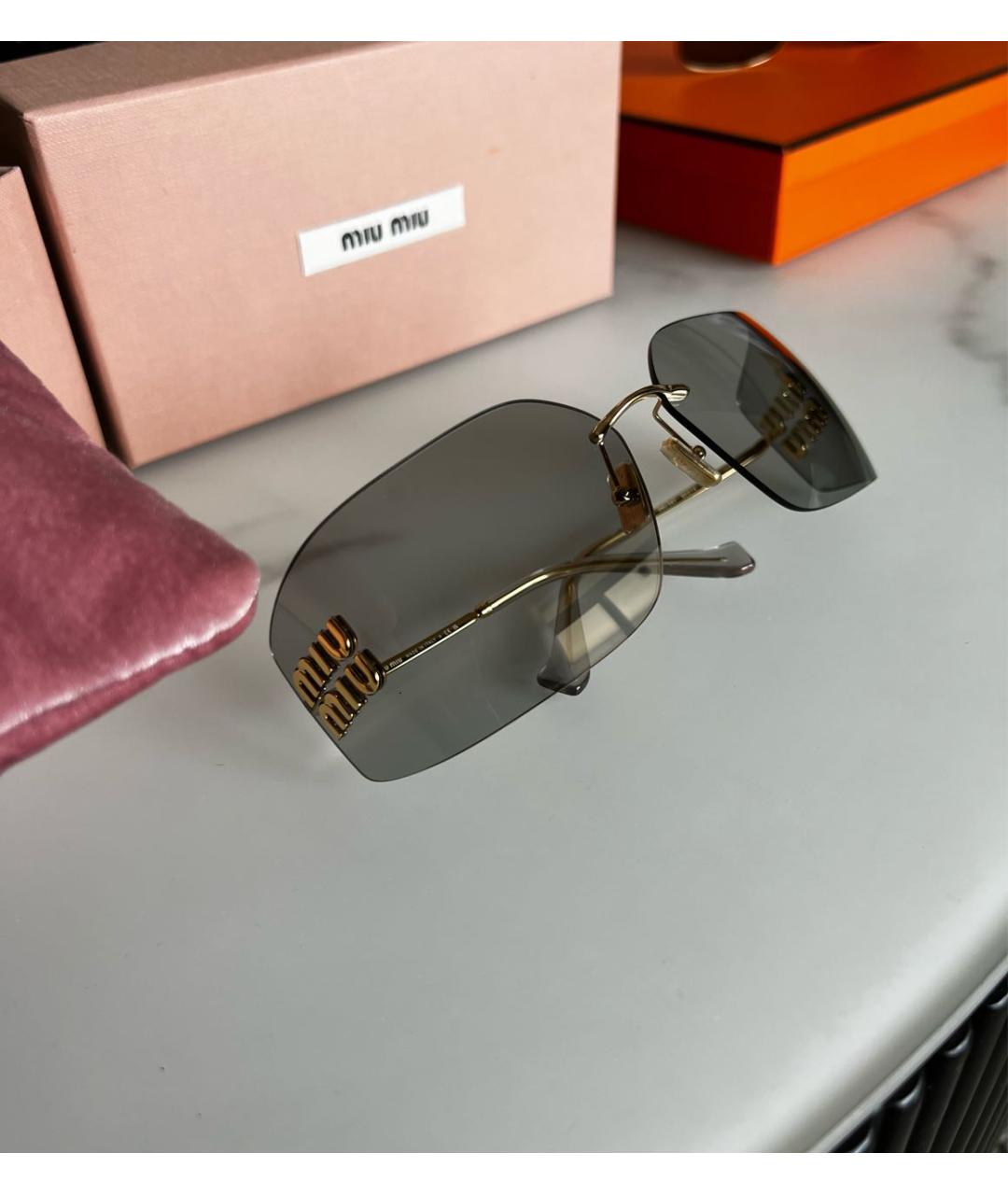 MIU MIU Серые пластиковые солнцезащитные очки, фото 4