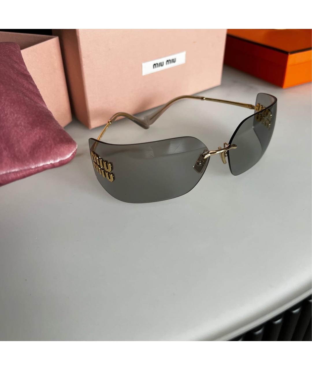 MIU MIU Серые пластиковые солнцезащитные очки, фото 5
