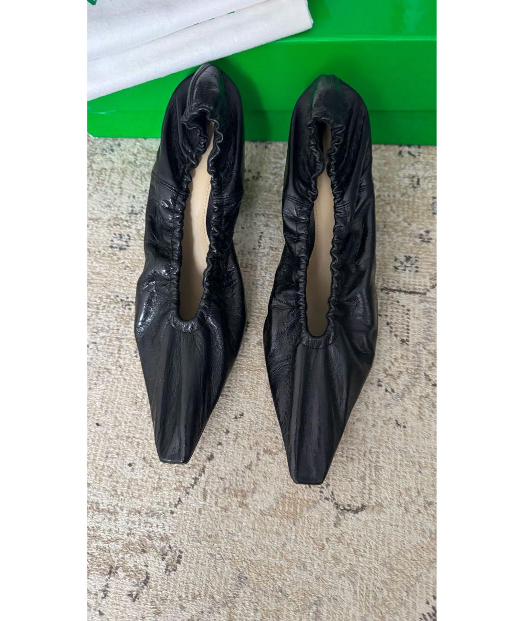 BOTTEGA VENETA Черные туфли из лакированной кожи, фото 3