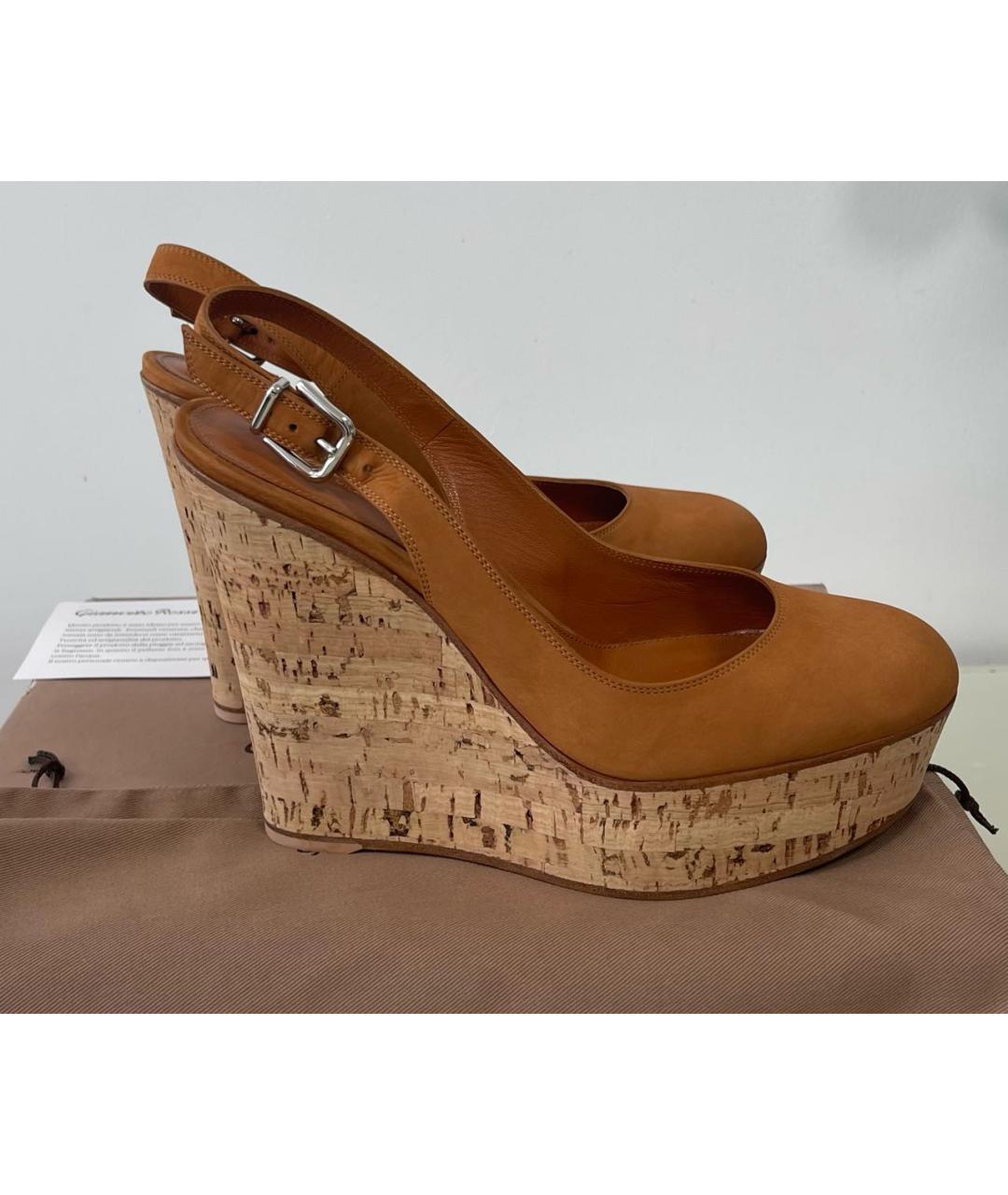 GIANVITO ROSSI Горчичные замшевые босоножки, фото 3
