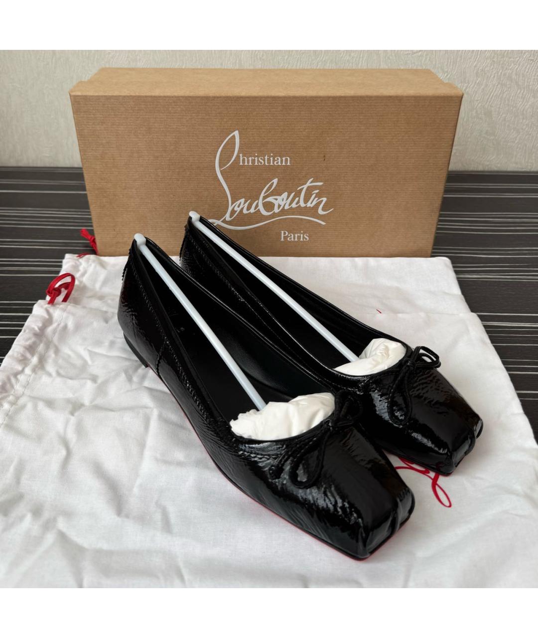 CHRISTIAN LOUBOUTIN Черные балетки из лакированной кожи, фото 6