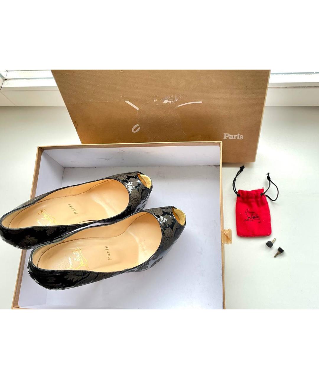 CHRISTIAN LOUBOUTIN Антрацитовые туфли из лакированной кожи, фото 3