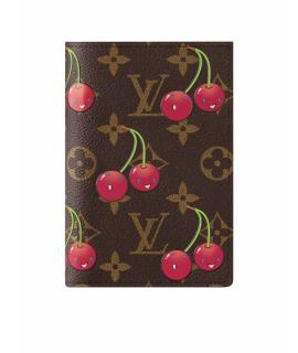 LOUIS VUITTON Обложка/футляр
