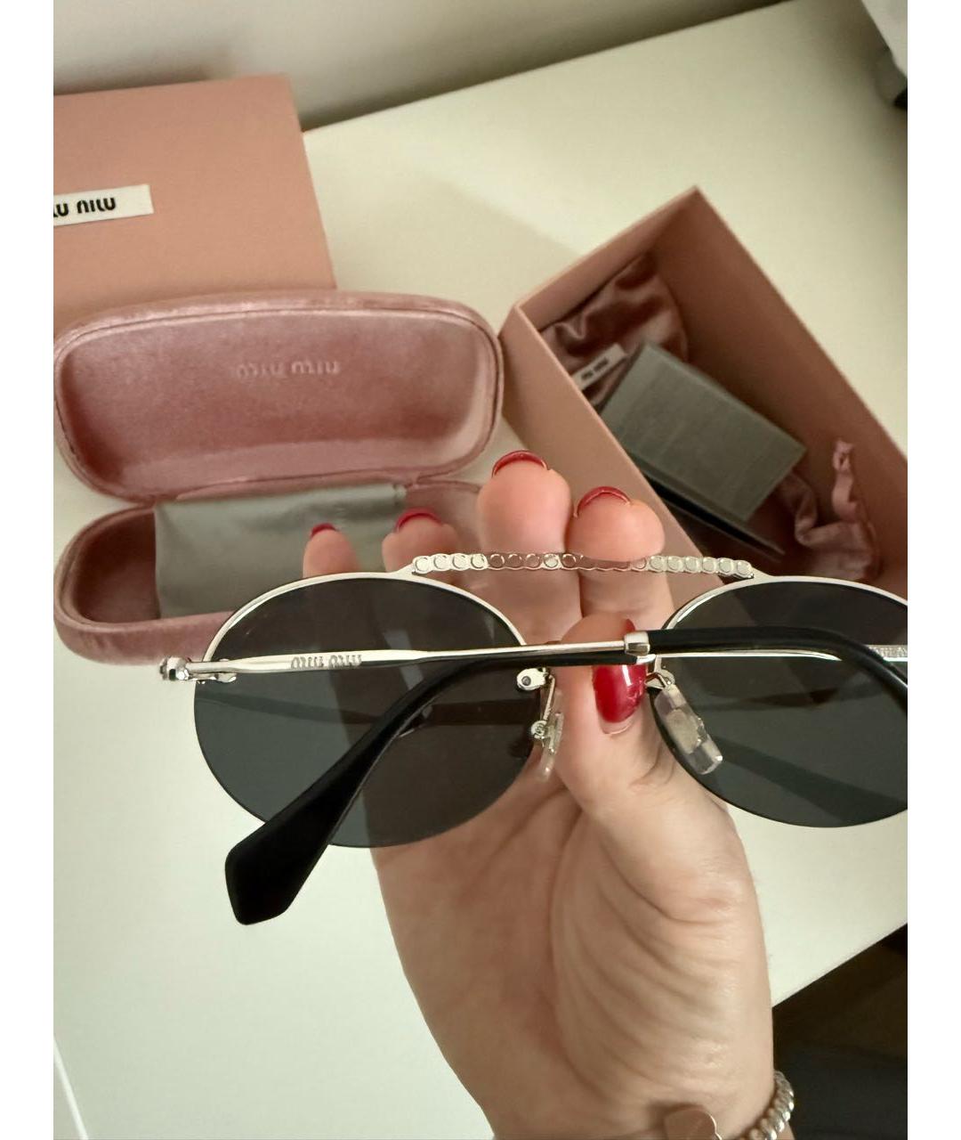 MIU MIU Антрацитовые металлические солнцезащитные очки, фото 3