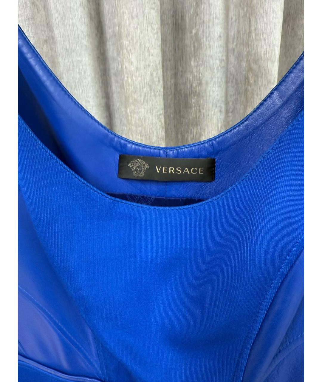 VERSACE Синее кожаное повседневное платье, фото 4