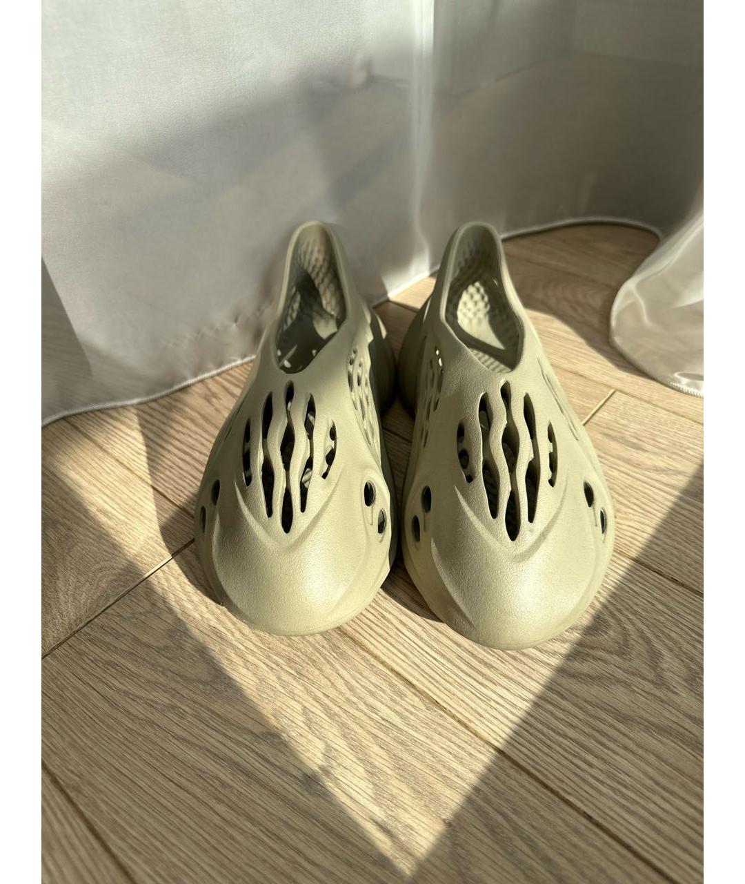 ADIDAS YEEZY Бежевые резиновые кроссовки, фото 2