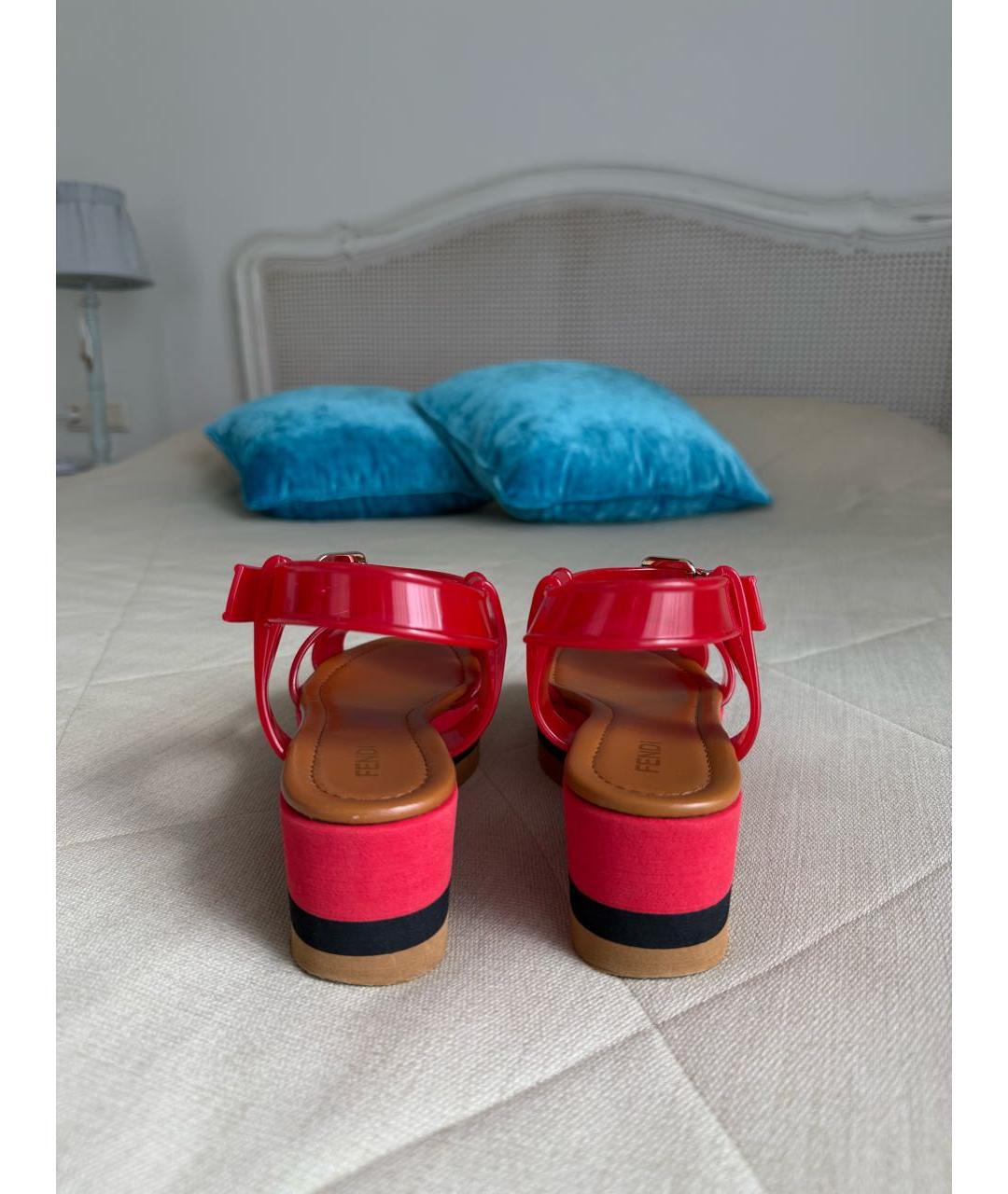 FENDI Красные босоножки, фото 4