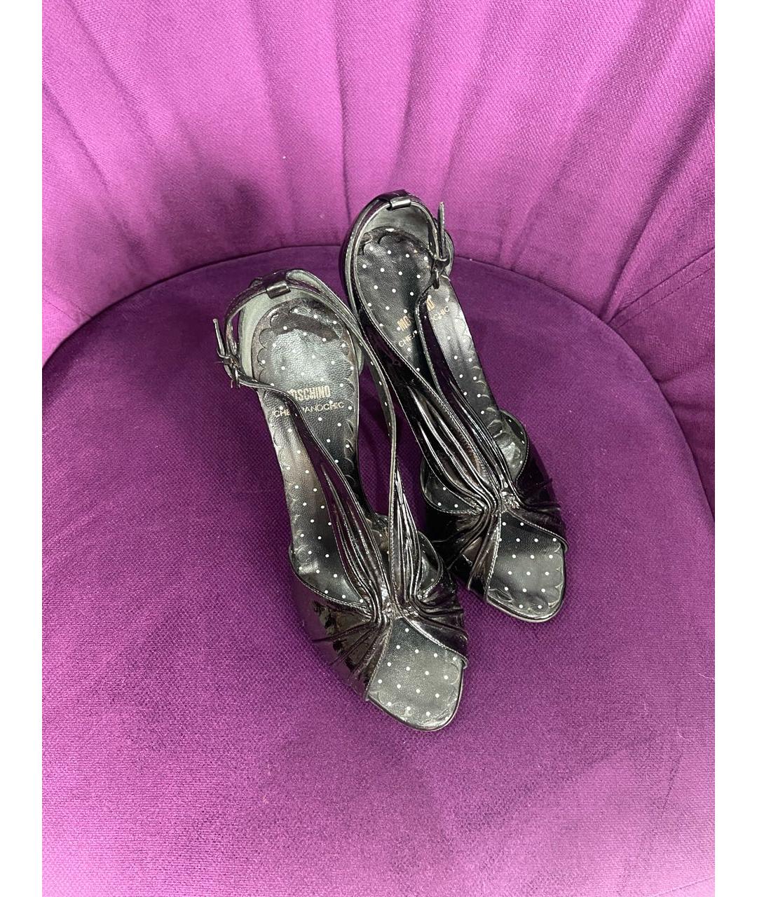 MOSCHINO Черные босоножки из лакированной кожи, фото 2