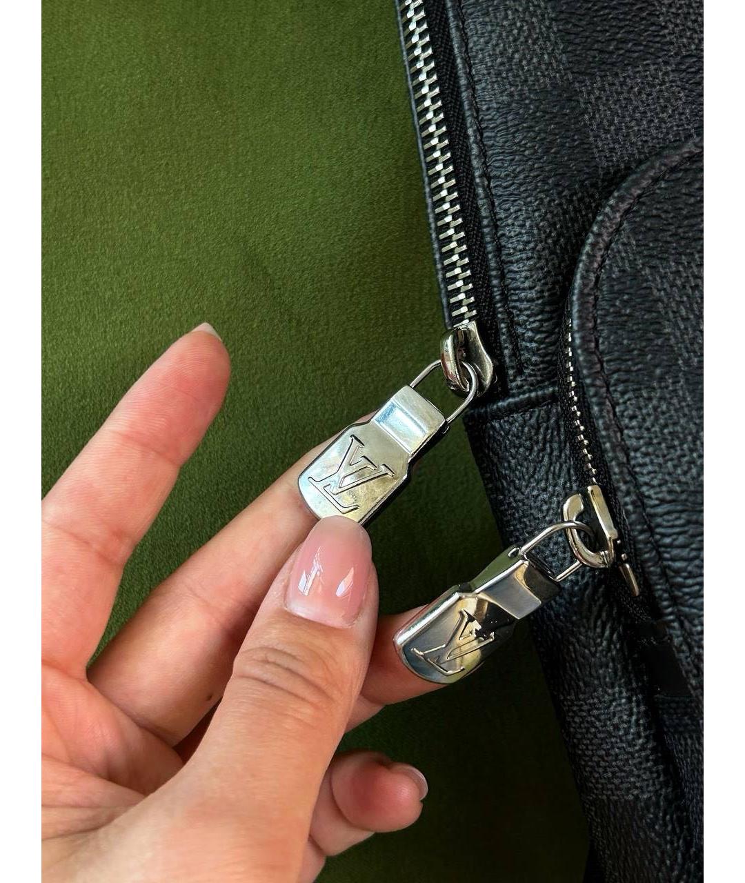 LOUIS VUITTON Черная кожаная барсетка, фото 5