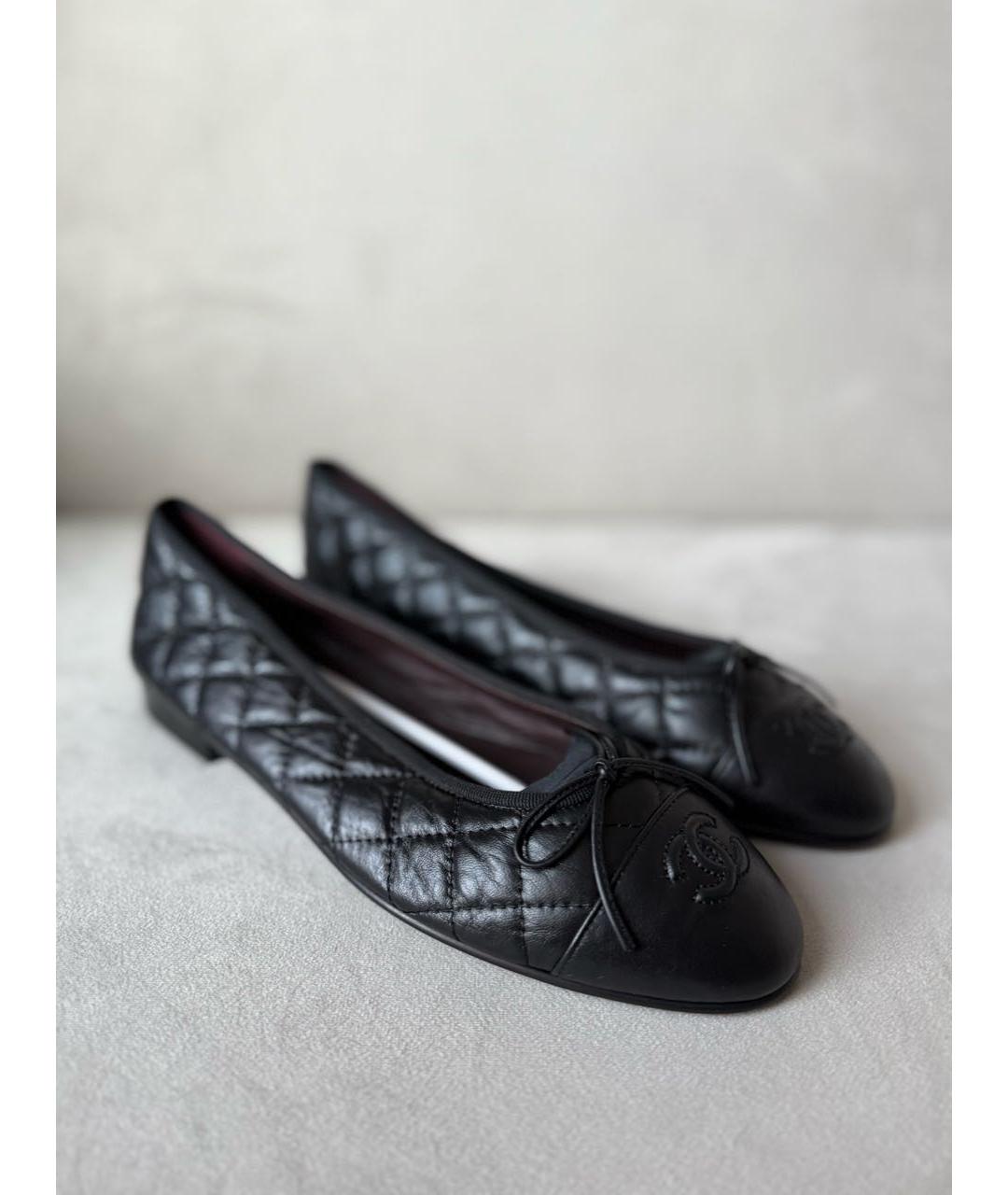 CHANEL Черные кожаные балетки, фото 2