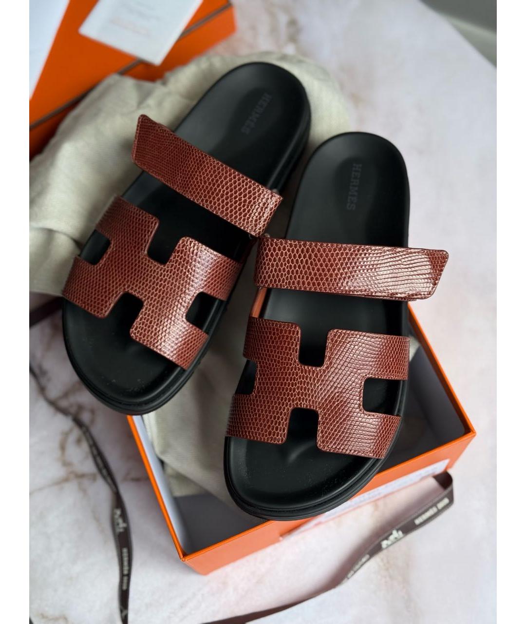 HERMES Коричневые шлепанцы из экзотической кожи, фото 3