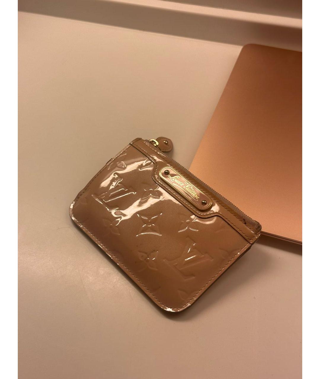 LOUIS VUITTON Антрацитовый кошелек из лакированной кожи, фото 4