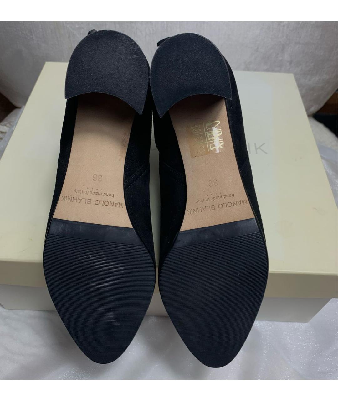 MANOLO BLAHNIK Черные замшевые ботильоны, фото 4