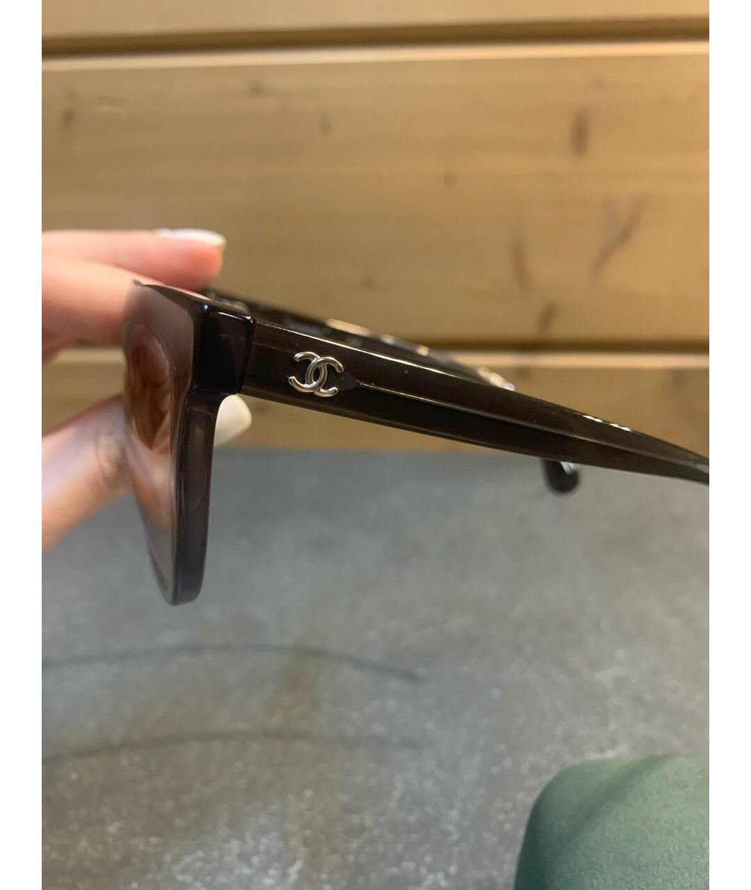 CHANEL PRE-OWNED Антрацитовые пластиковые солнцезащитные очки, фото 2