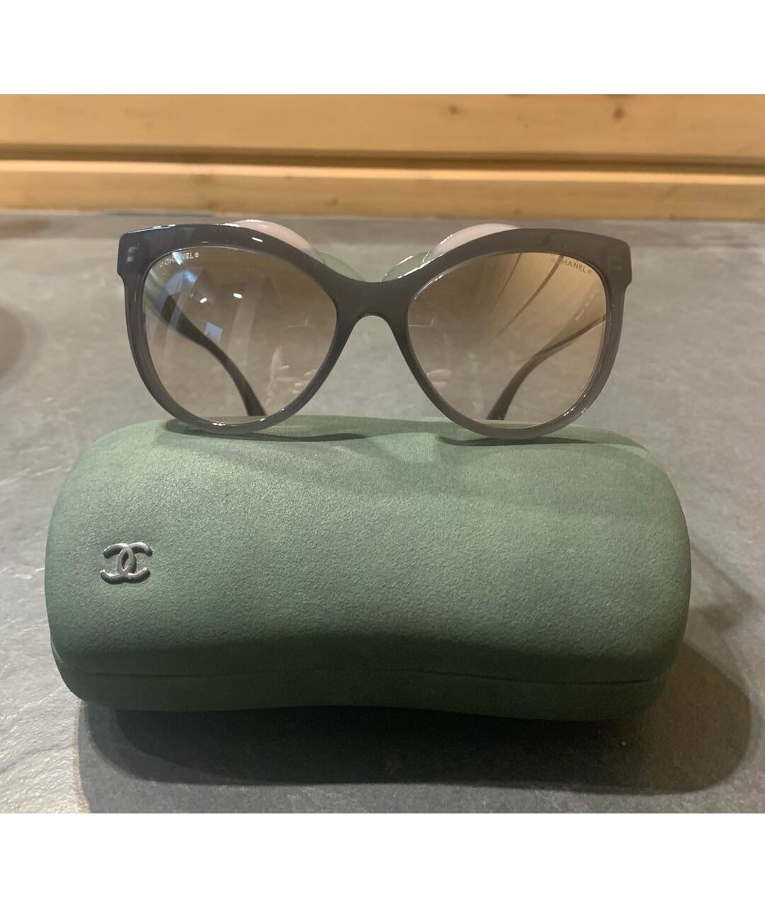 CHANEL PRE-OWNED Антрацитовые пластиковые солнцезащитные очки, фото 4