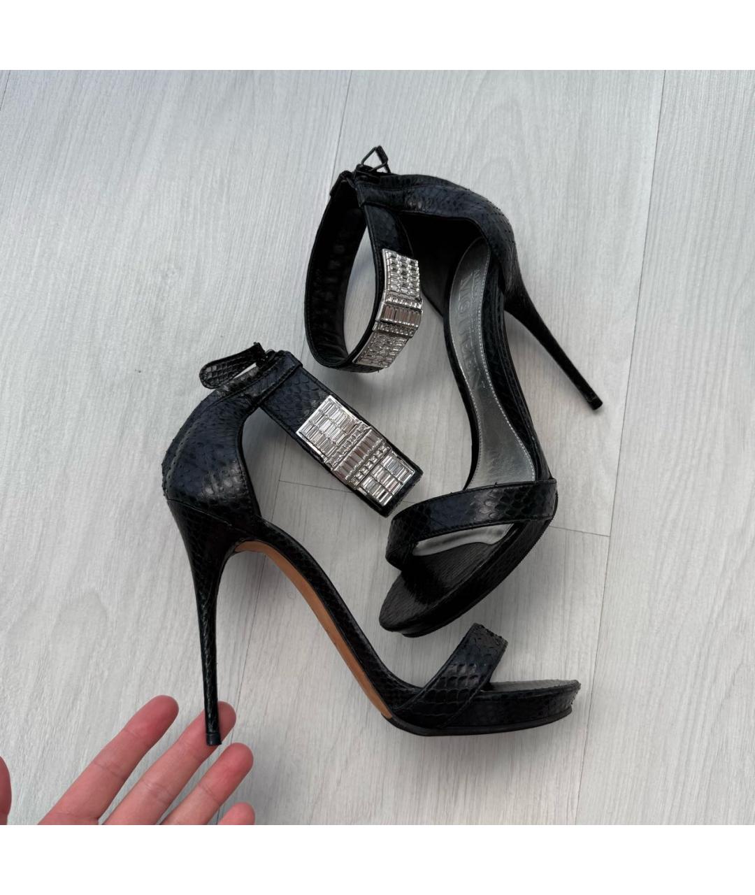 ALEXANDER MCQUEEN Черные босоножки из экзотической кожи, фото 2