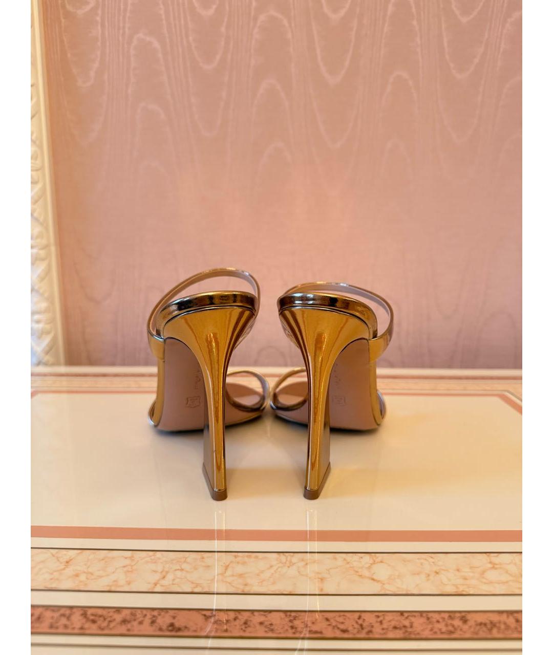 GIANVITO ROSSI Золотые босоножки из лакированной кожи, фото 3