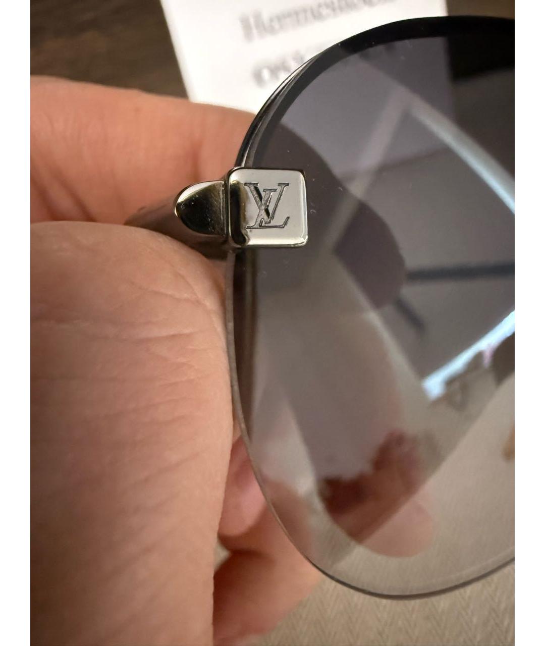 LOUIS VUITTON Антрацитовые металлические солнцезащитные очки, фото 3