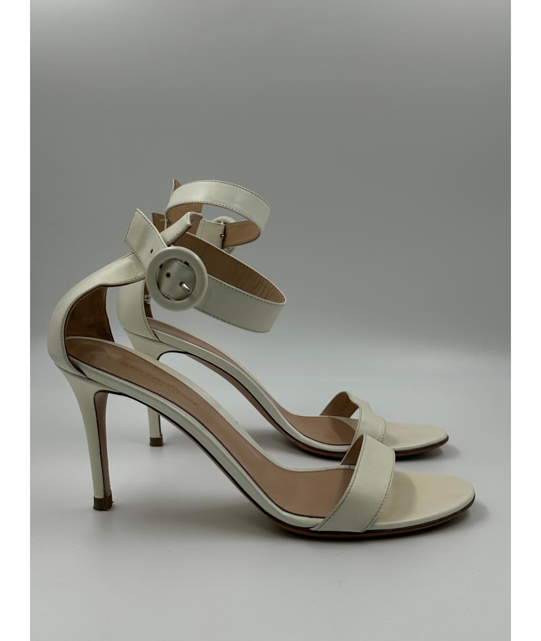 GIANVITO ROSSI Бежевые кожаные босоножки, фото 2