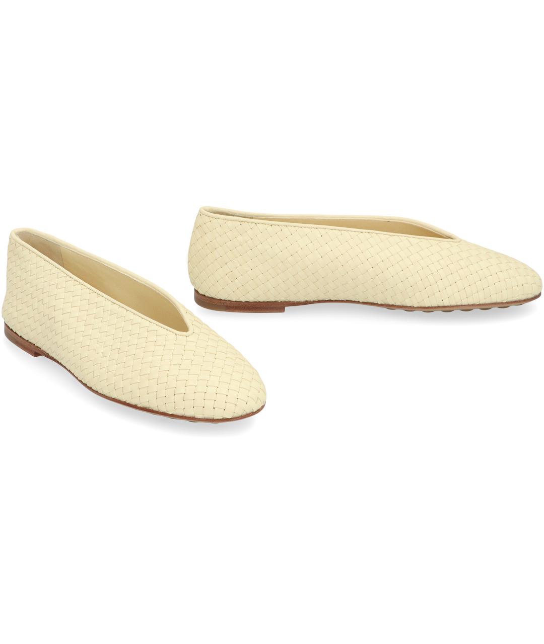BOTTEGA VENETA Бежевые кожаные балетки, фото 2