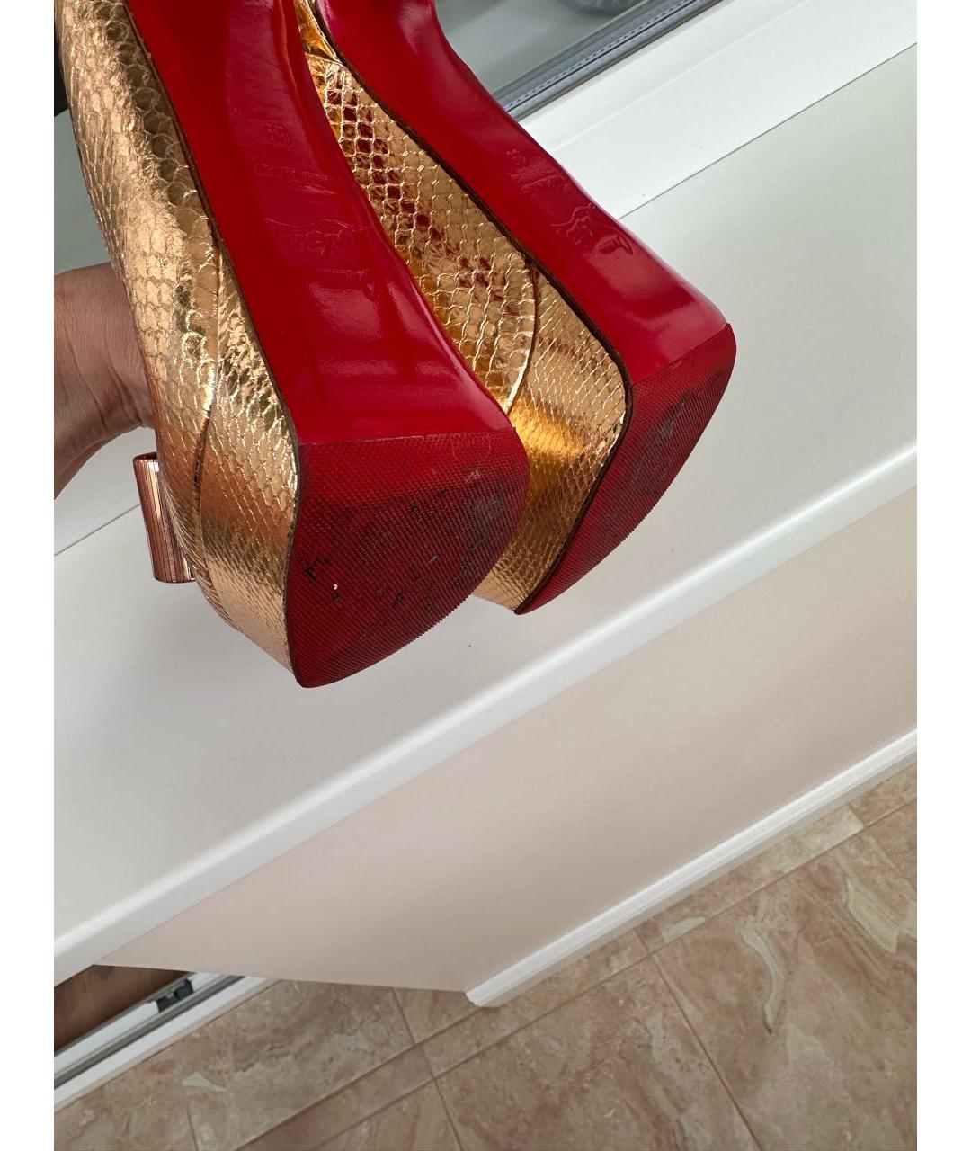 CHRISTIAN LOUBOUTIN Золотые кожаные босоножки, фото 6
