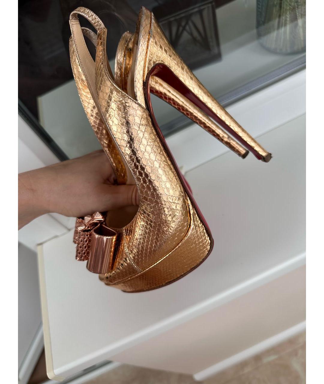 CHRISTIAN LOUBOUTIN Золотые кожаные босоножки, фото 7