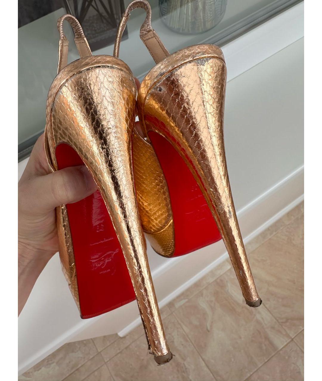 CHRISTIAN LOUBOUTIN Золотые кожаные босоножки, фото 8