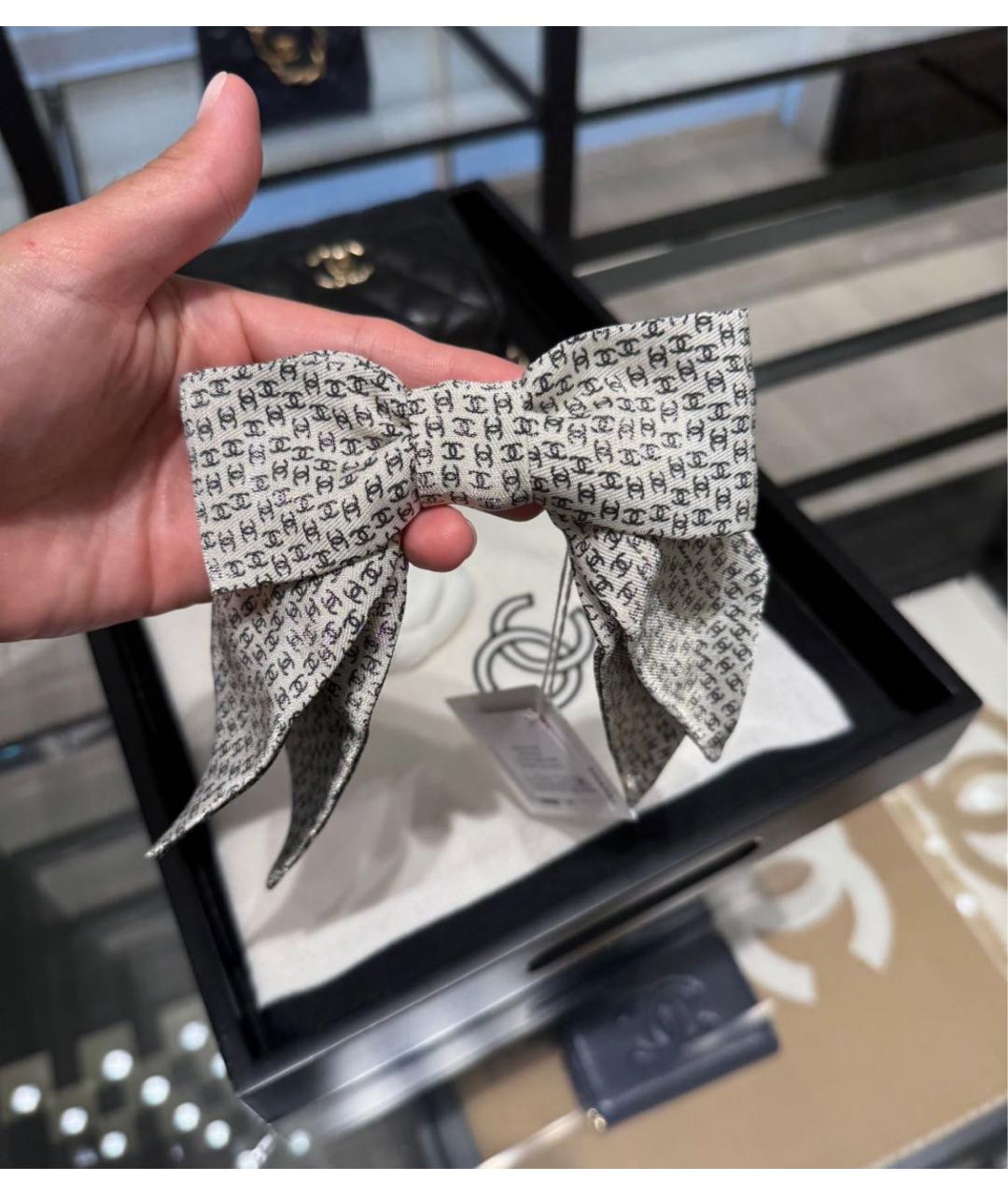 CHANEL Серая заколка, фото 2