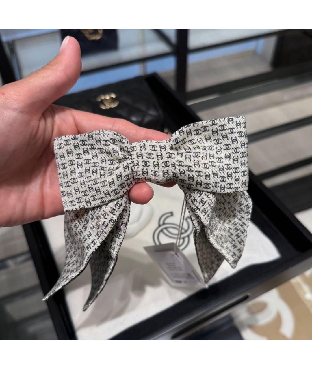 CHANEL Серая заколка, фото 3