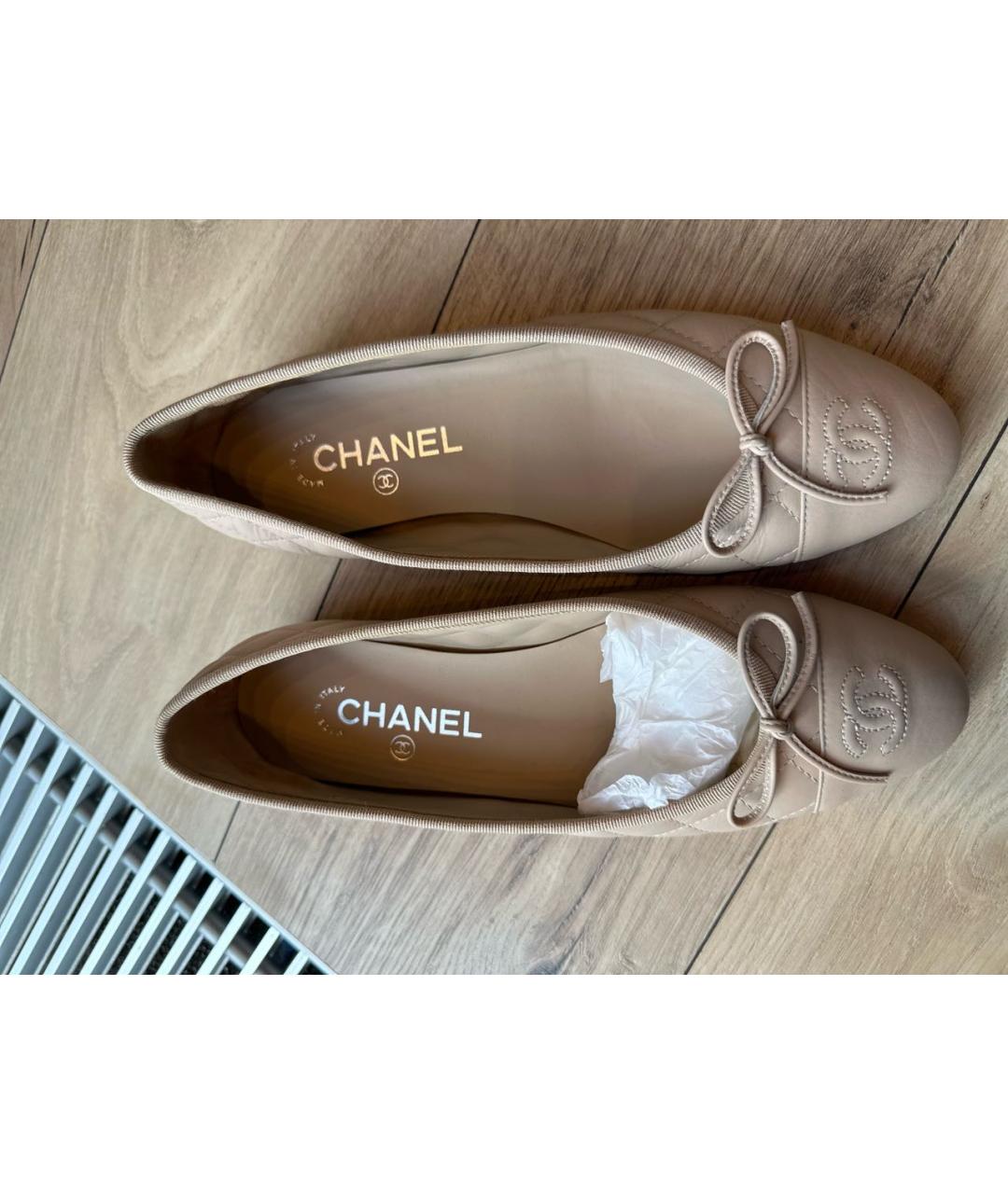 CHANEL Бежевые кожаные балетки, фото 2