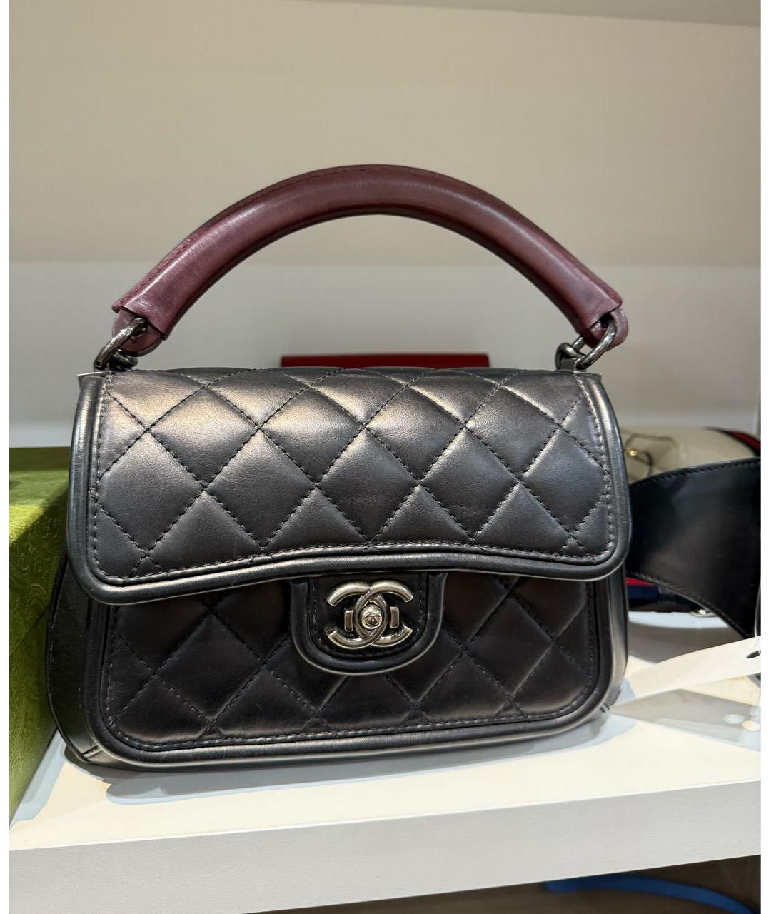 CHANEL Черная кожаная сумка с короткими ручками, фото 3