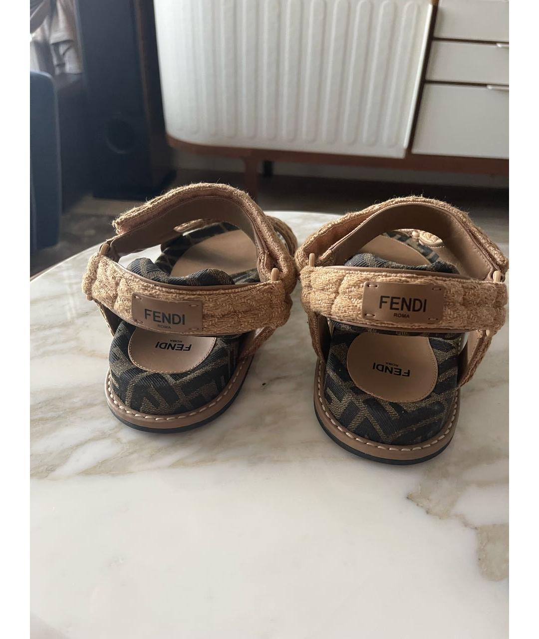 FENDI Бежевые босоножки, фото 4