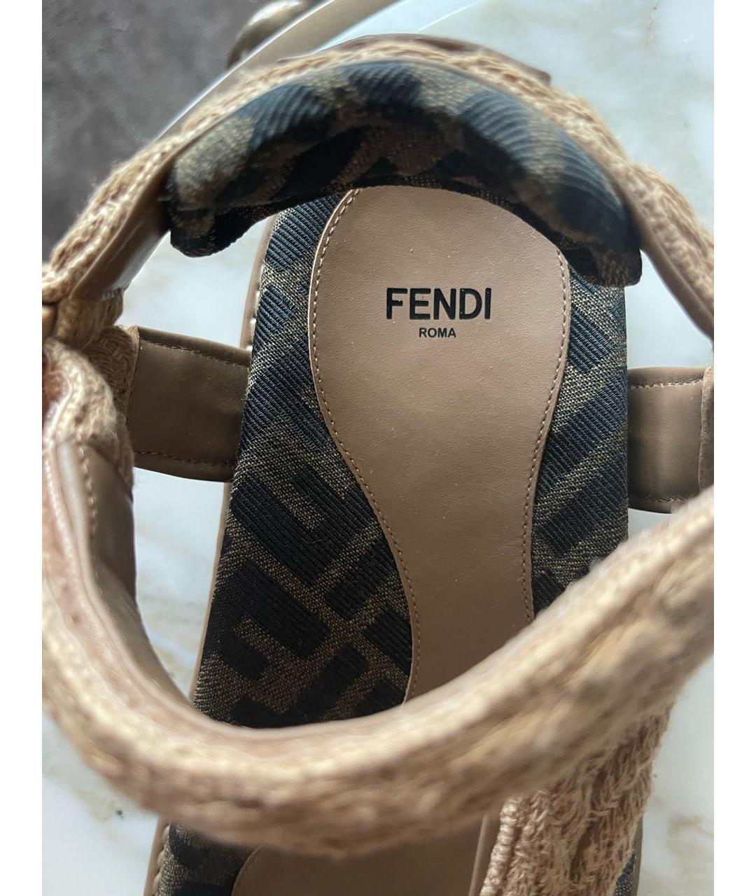 FENDI Бежевые босоножки, фото 5