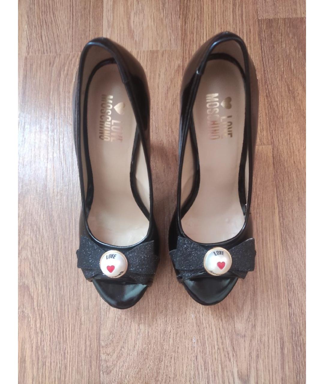 LOVE MOSCHINO Черные туфли из лакированной кожи, фото 2