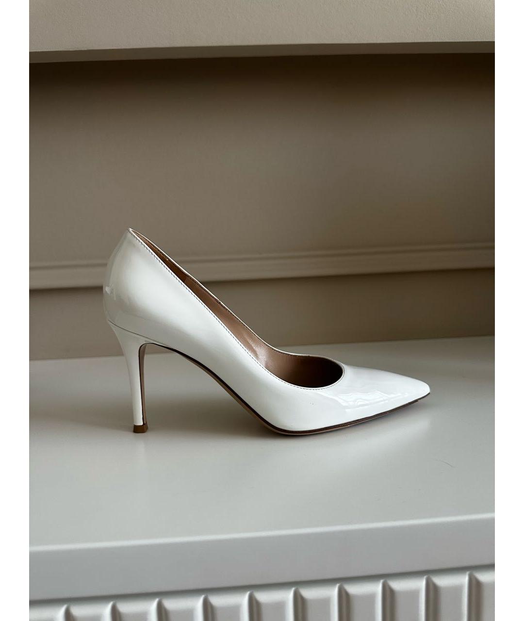 GIANVITO ROSSI Белые кожаные свадебные туфли на среднем каблуке, фото 7