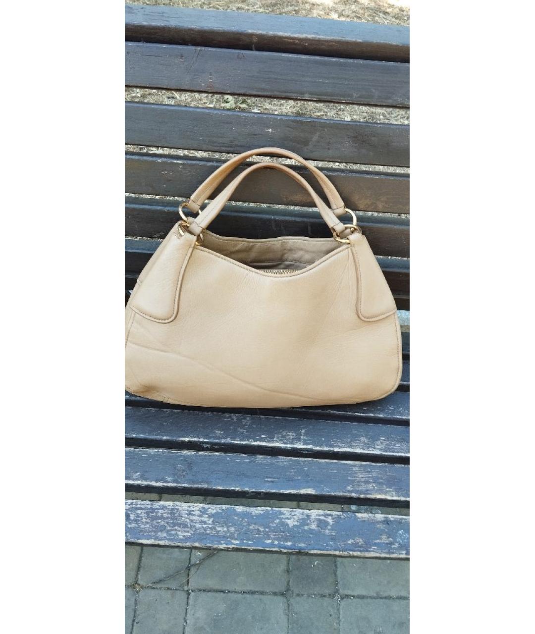 MIU MIU Бежевая кожаная сумка с короткими ручками, фото 3