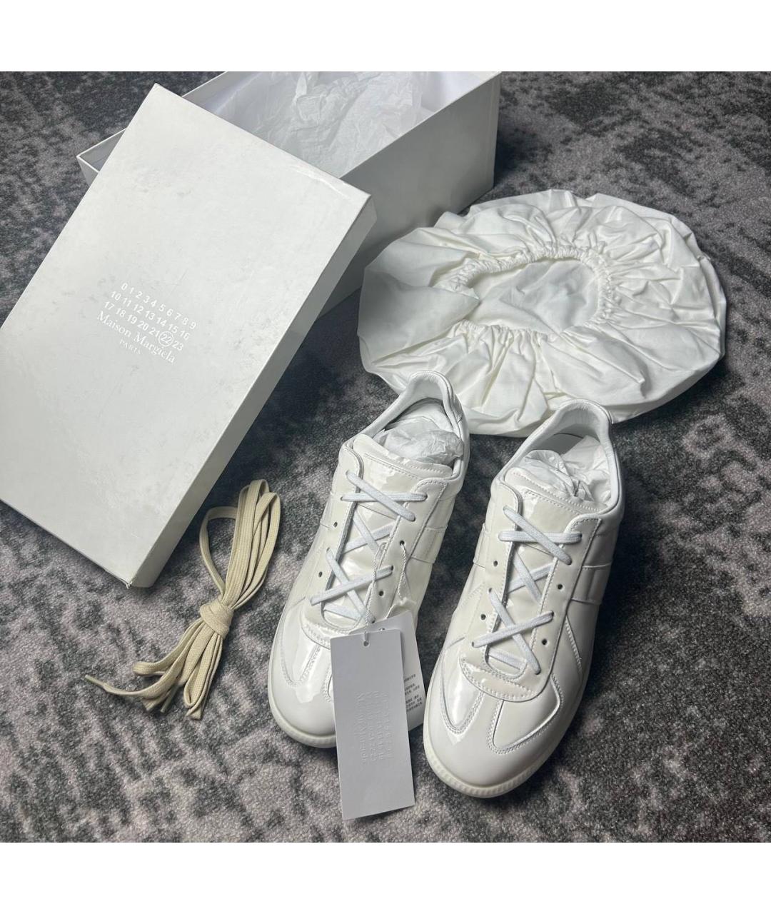 MAISON MARGIELA Белые низкие кроссовки / кеды из лакированной кожи, фото 2