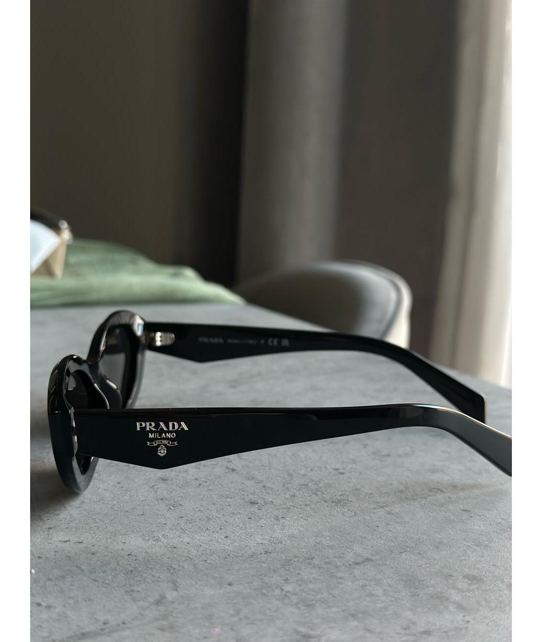 PRADA Черные пластиковые солнцезащитные очки, фото 2