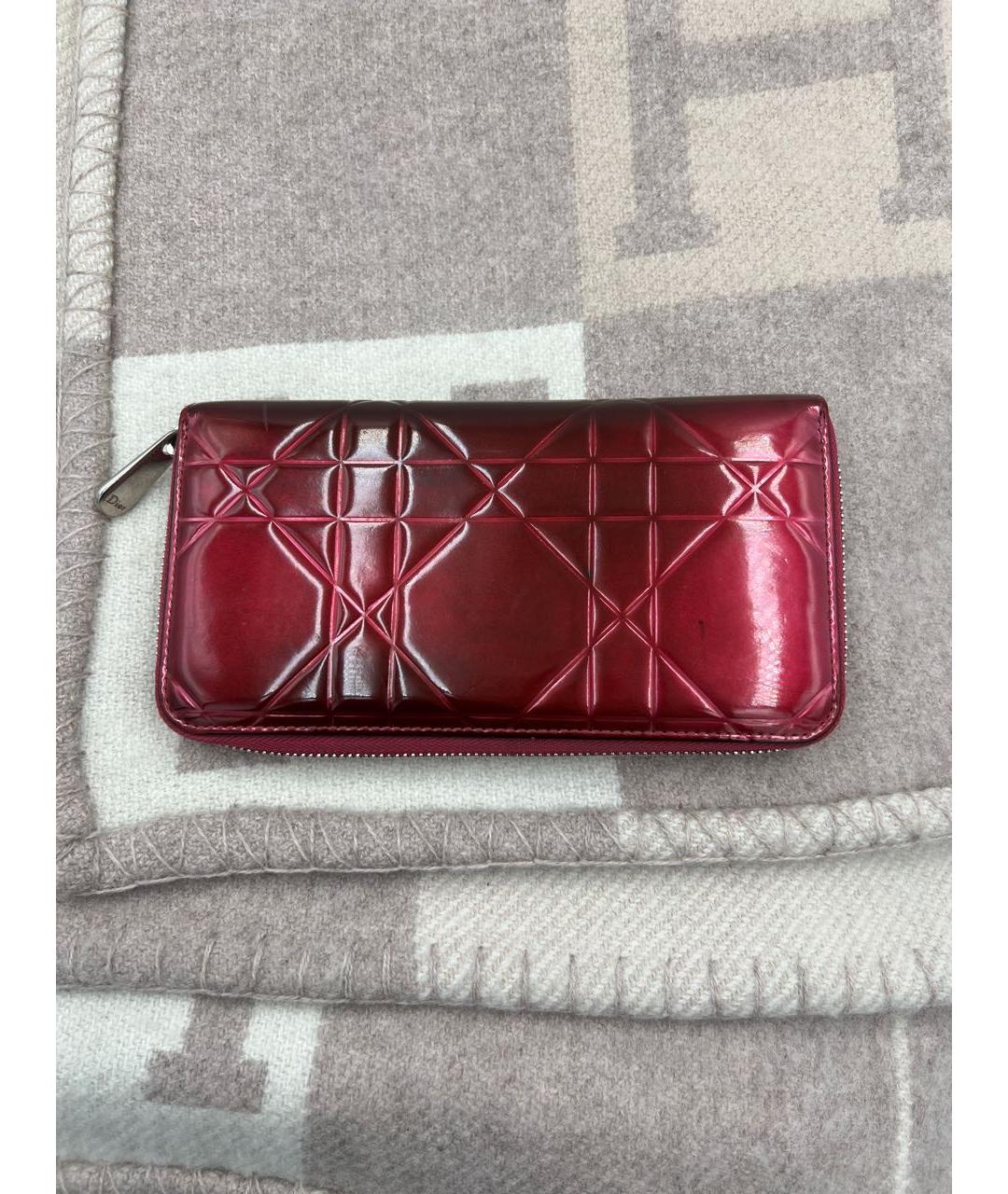 CHRISTIAN DIOR Бордовый кошелек из лакированной кожи, фото 8