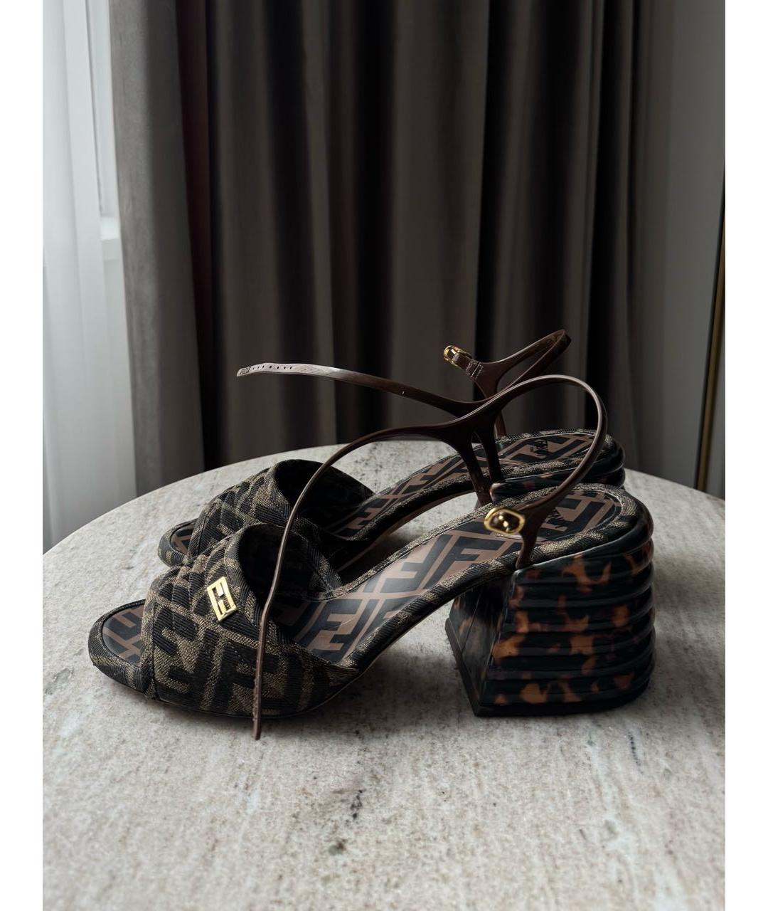 FENDI Коричневые текстильные босоножки, фото 5