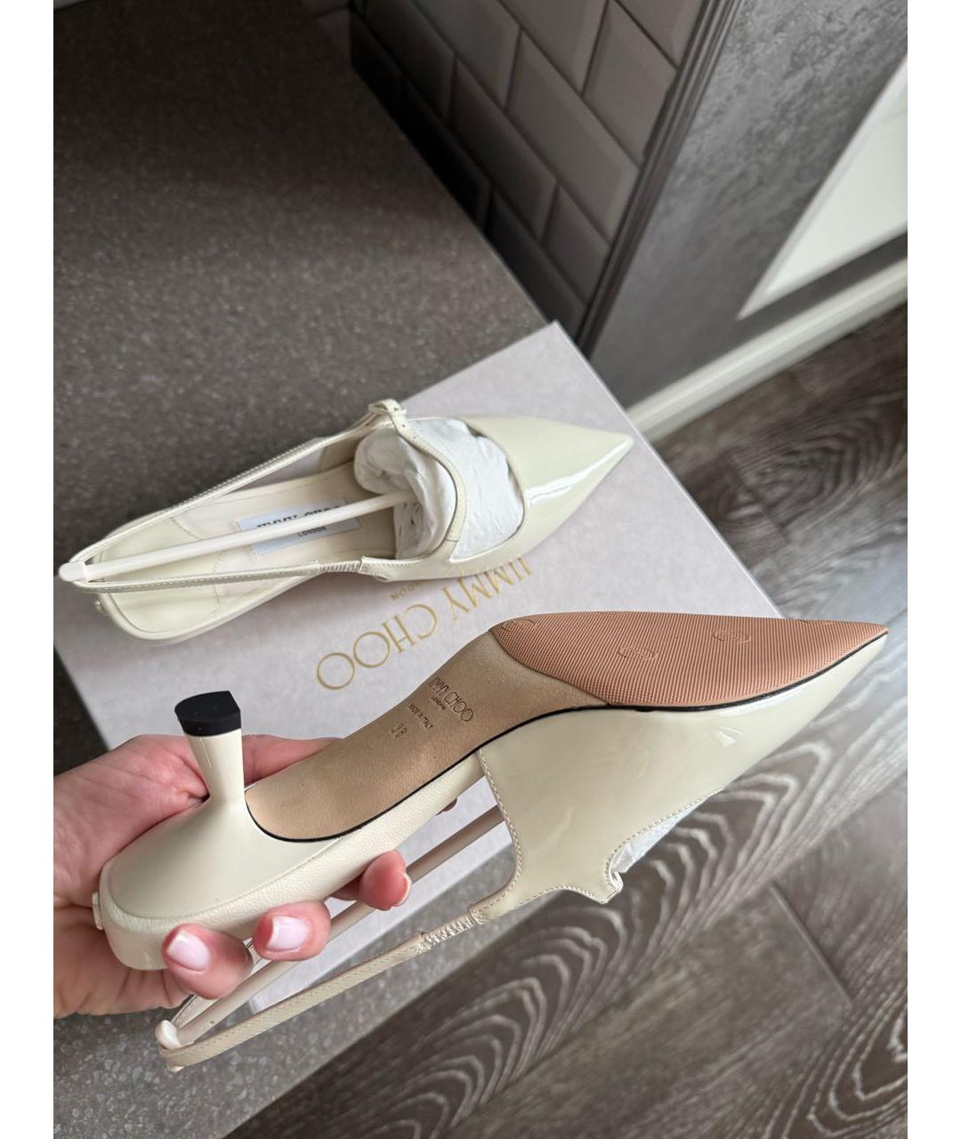 JIMMY CHOO Белые босоножки из лакированной кожи, фото 4