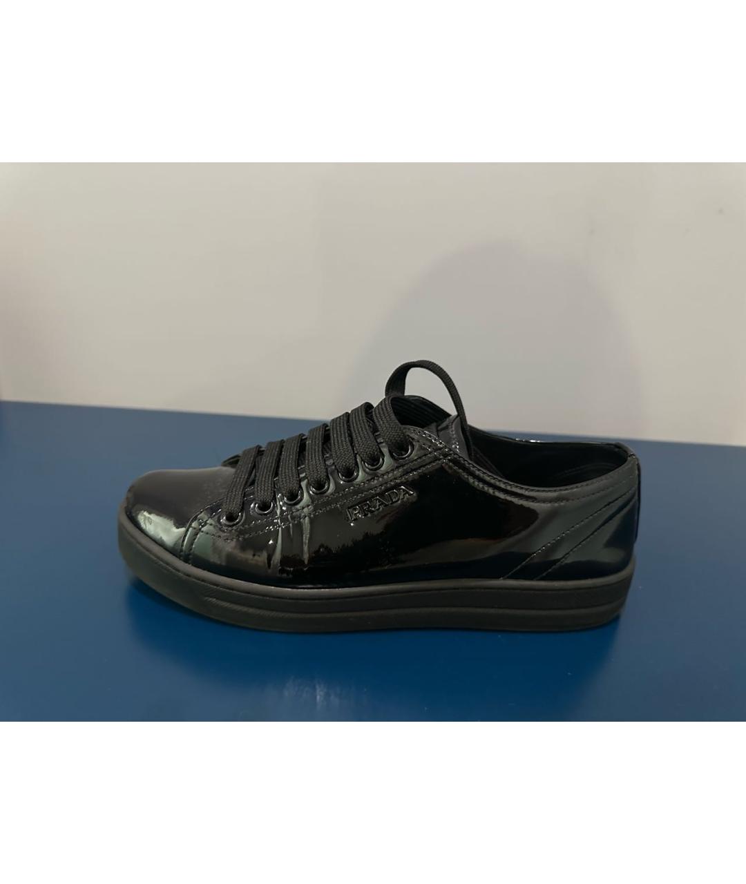 PRADA Черные кеды из лакированной кожи, фото 4