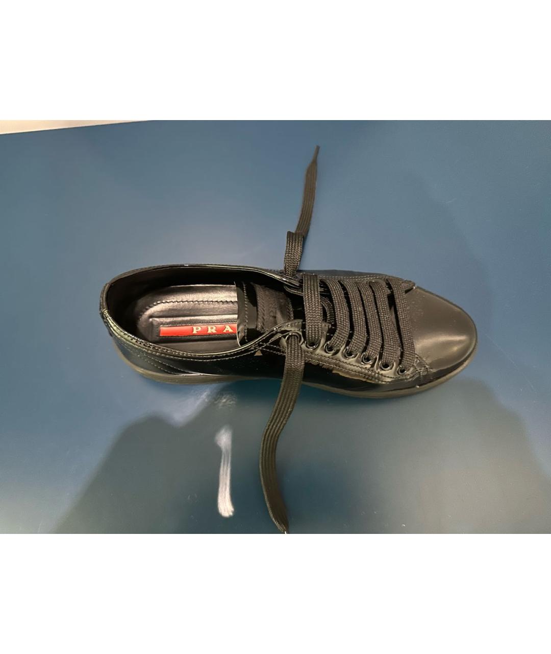PRADA Черные кеды из лакированной кожи, фото 2