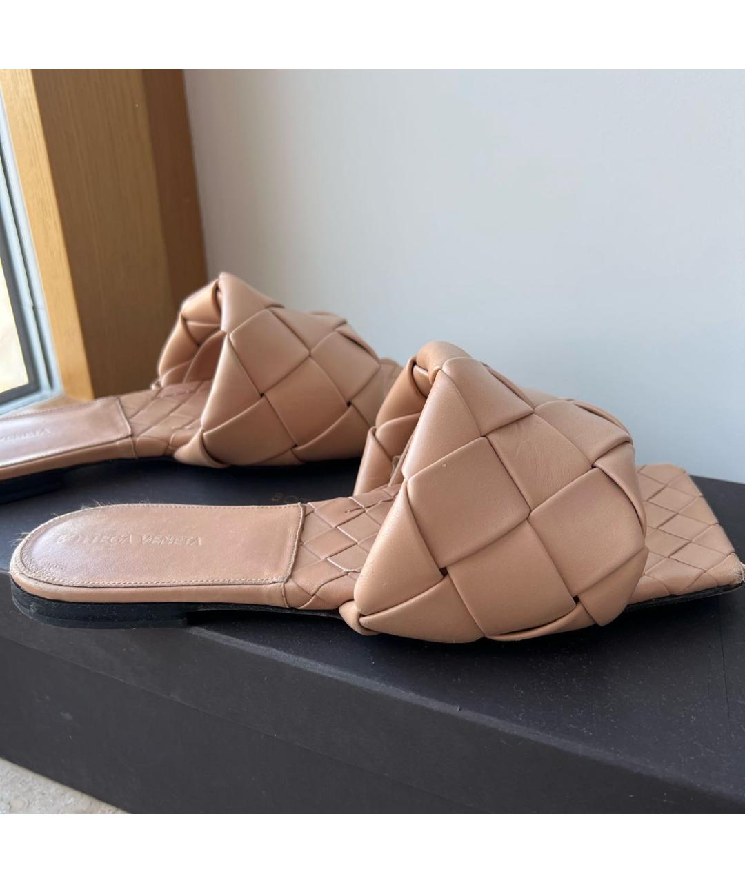 BOTTEGA VENETA Бежевые кожаные шлепанцы, фото 5