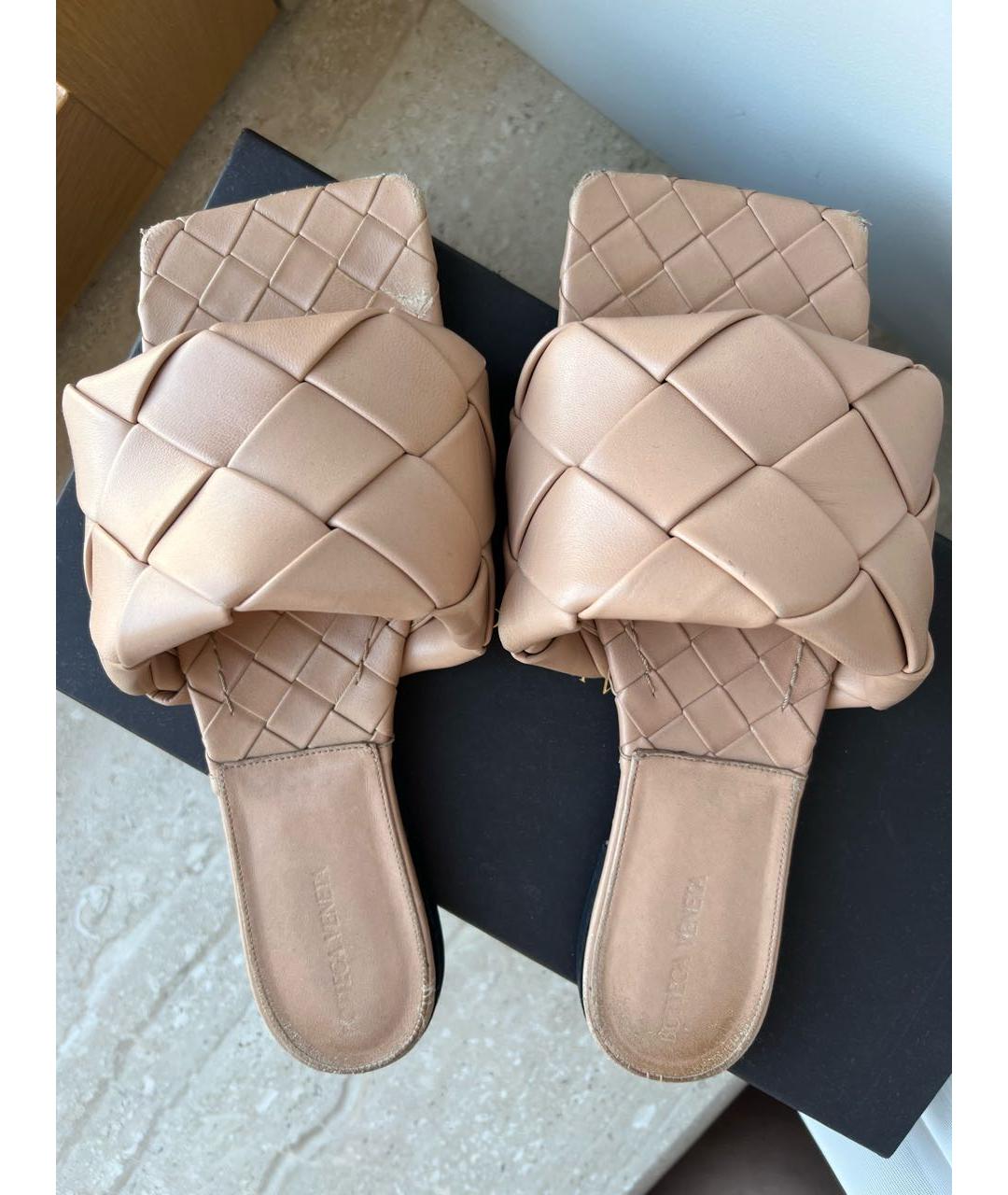 BOTTEGA VENETA Бежевые кожаные шлепанцы, фото 3