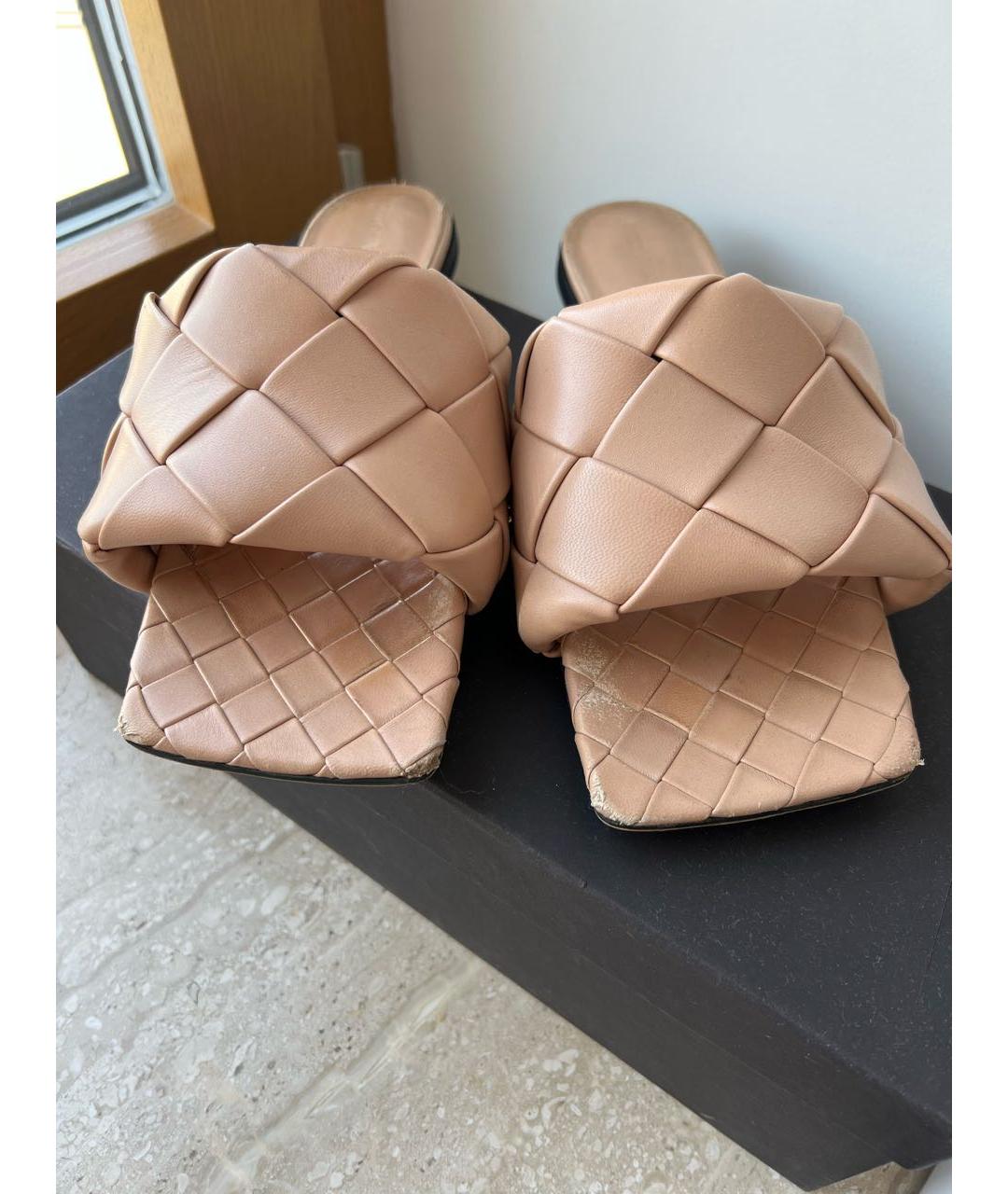BOTTEGA VENETA Бежевые кожаные шлепанцы, фото 2